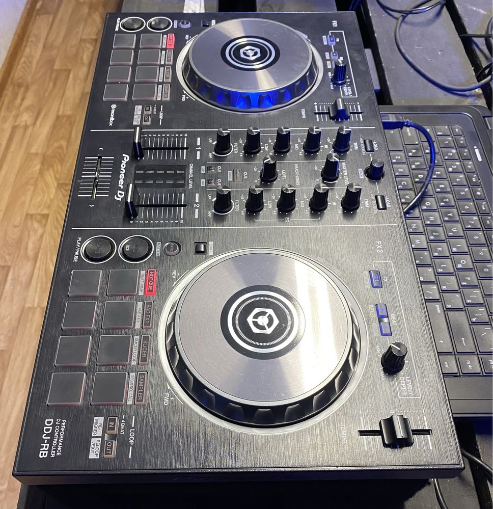 Dj контроллер