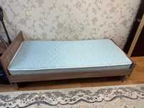 Продам кровать с матрасом 90/200
