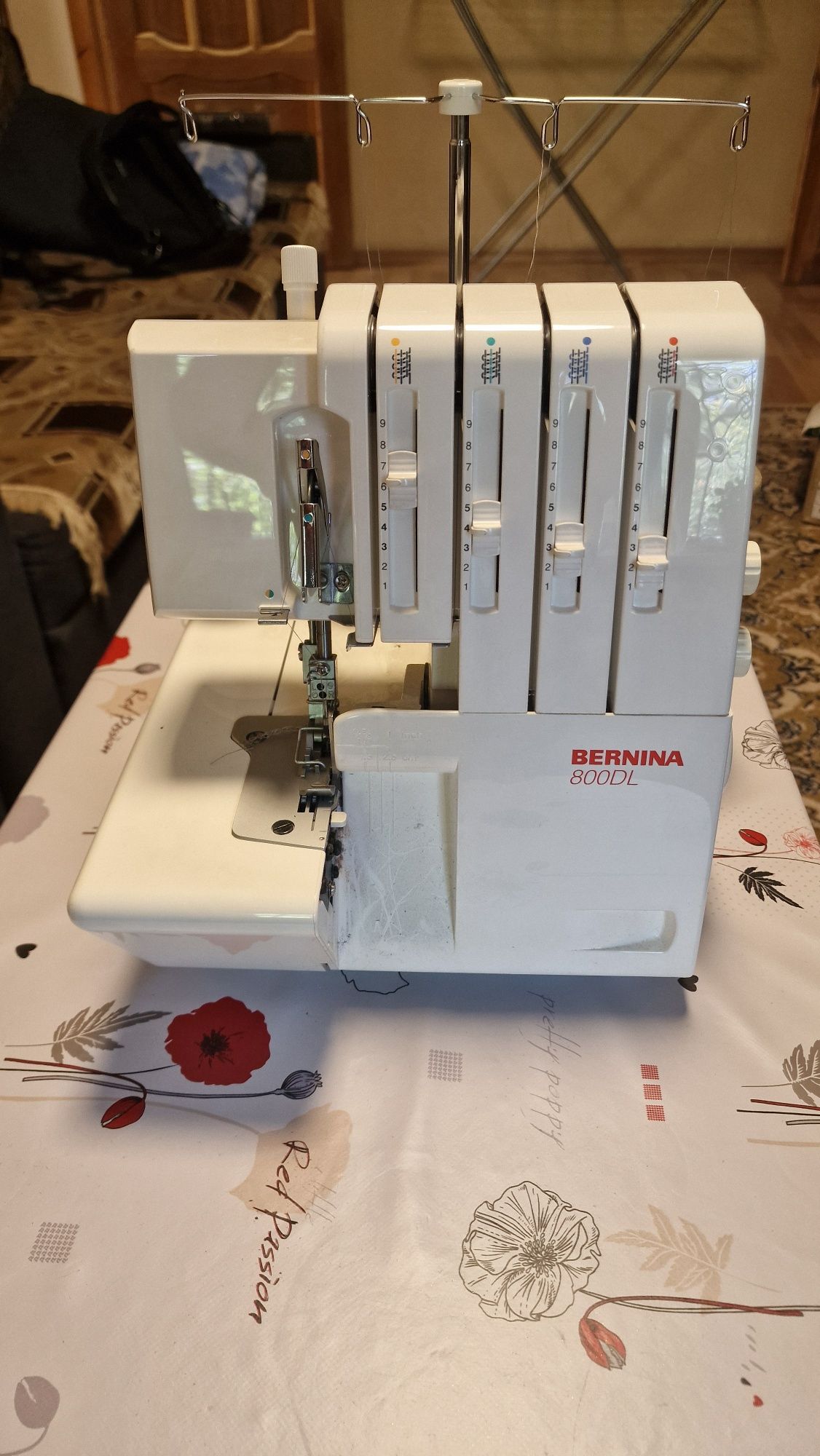 Продам оверлок Beenina 800DL