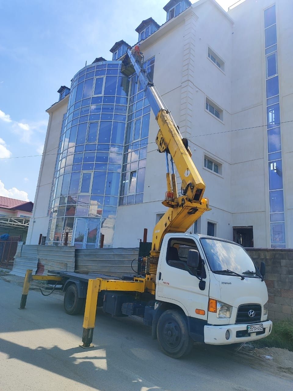 Автовышка автокран присоска автовышки кобра АГП 16 28м услуги автовышк