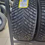 275/40r20 и 315/35r20 зимние  шипованные шины