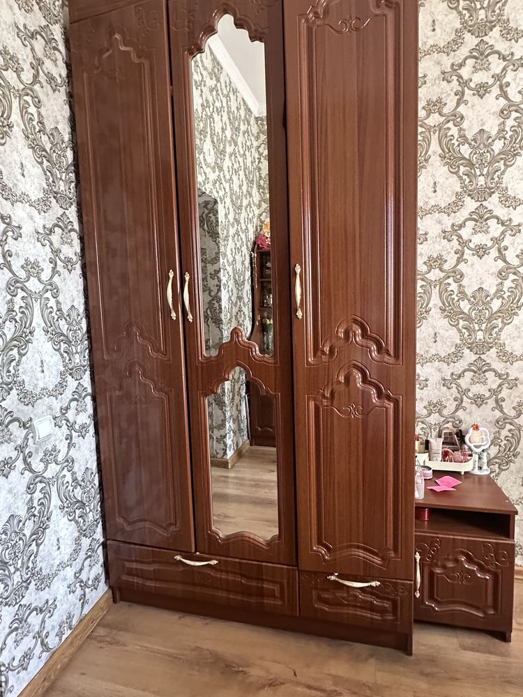 Продаеться шкаф