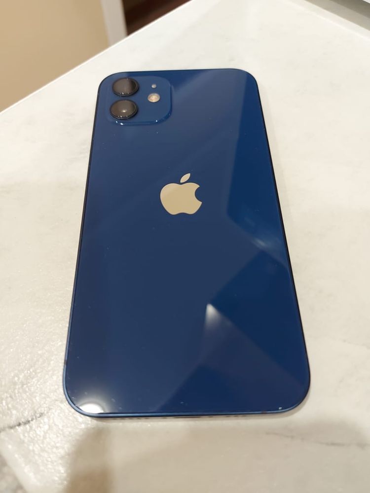 Айфон. 12 память 64gb. В хорошем состояний