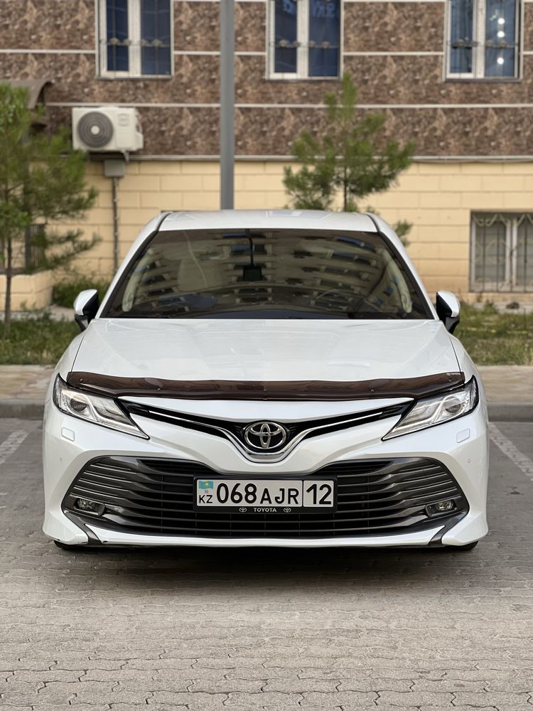 Сдаю в аренду с водителем Toyota Camry 70 2018