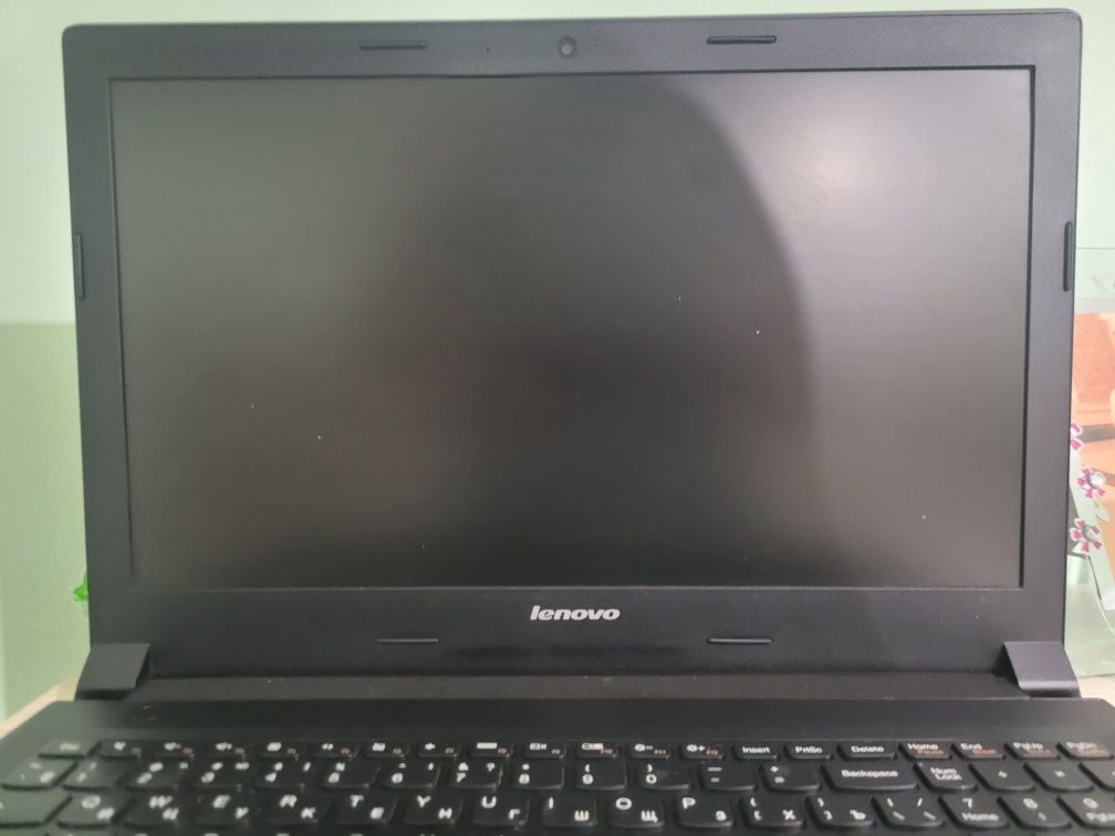 Живой ноутбук Lenovo, аккумулятор держит 2 часа,i3,4 гб ОЗУ, 500 гб