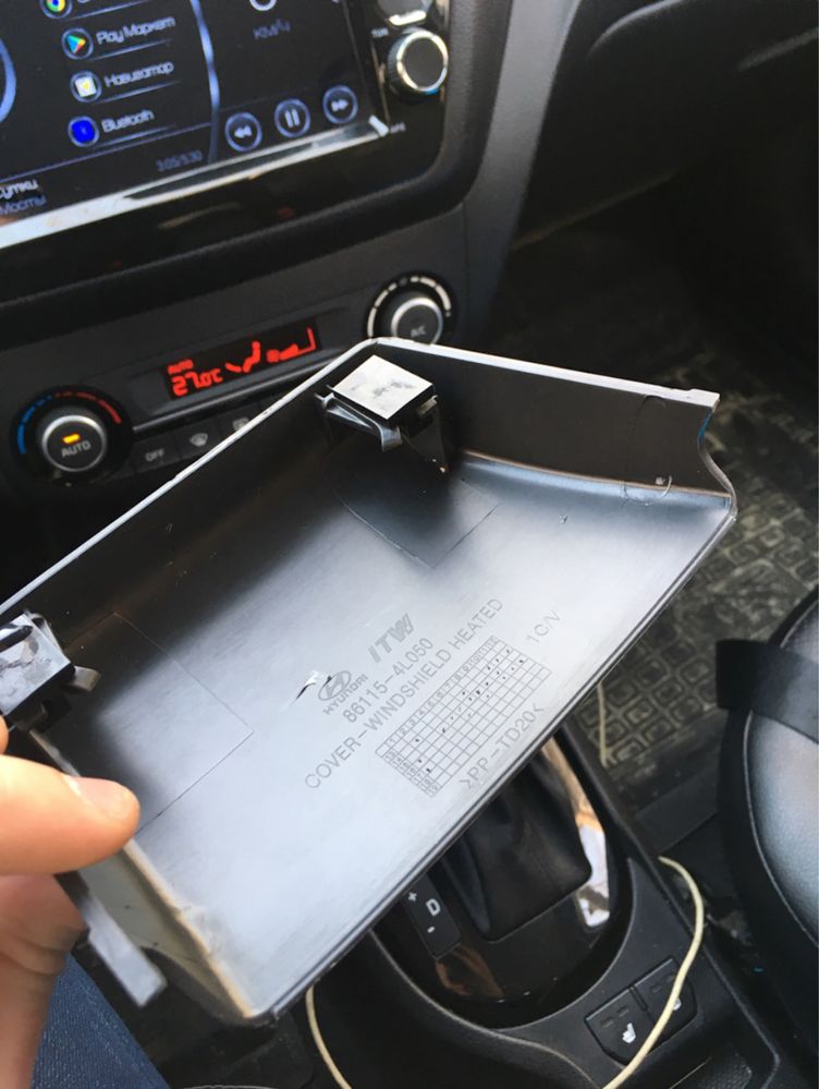 Продам крышку-заглушку обогревателя на лобовое стекло HYUNDAI/KIA