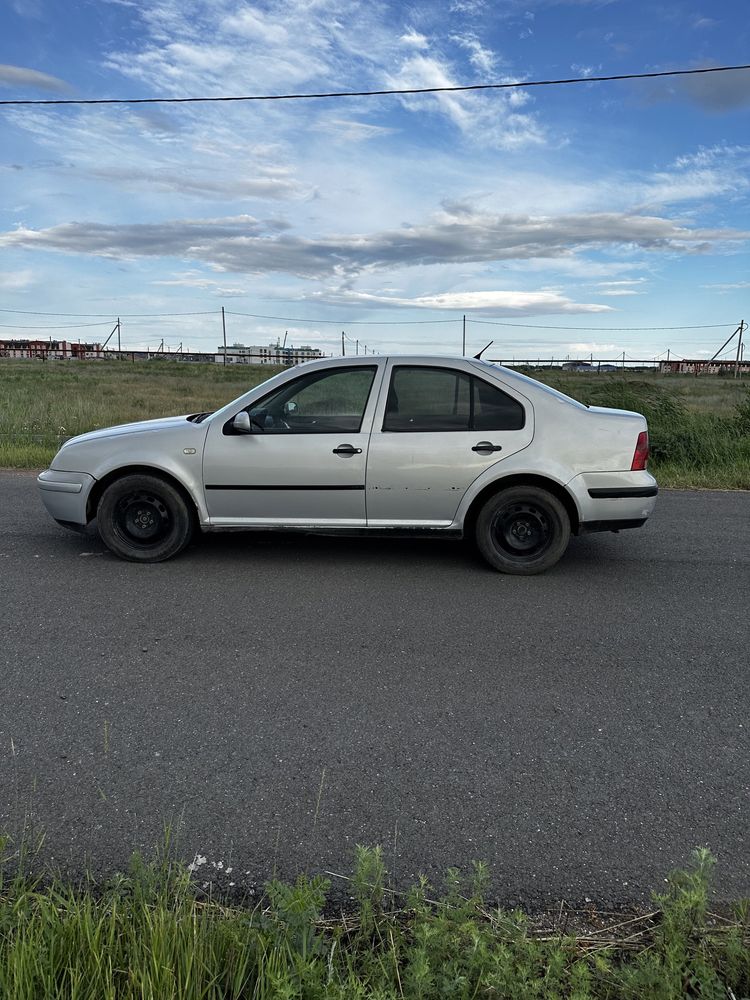 Продам б/у машину Volkswagen bora