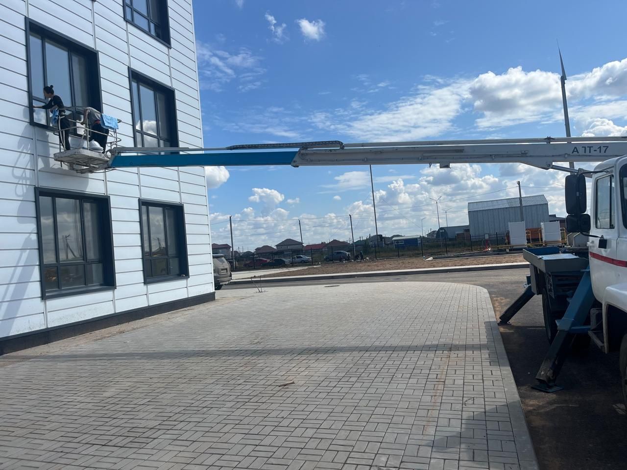 Автовышка. Услуги Автовышки (АГП) Кобра. Аренда Автовышки