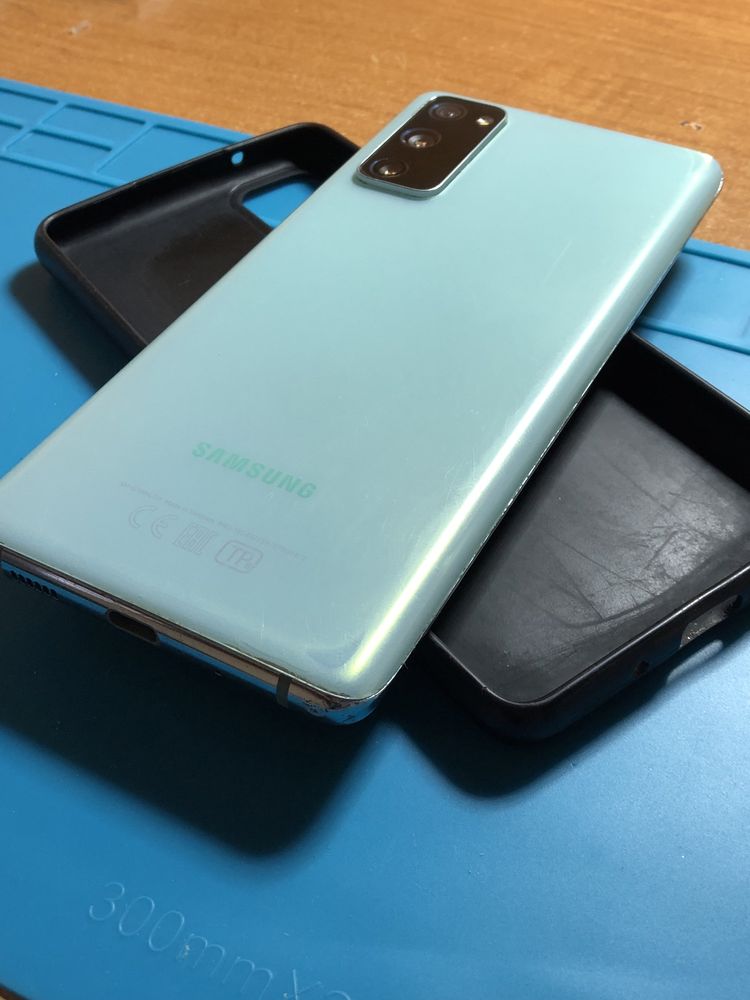 Samsung S20FE 128гб