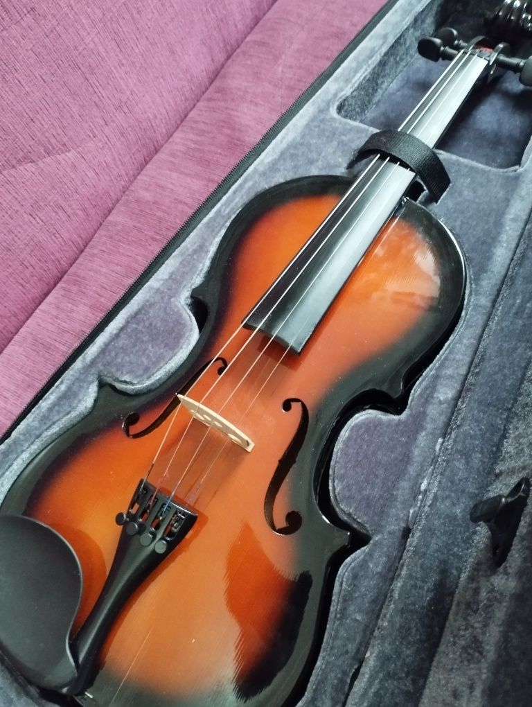 Продам скрипку, почти новую 4/4