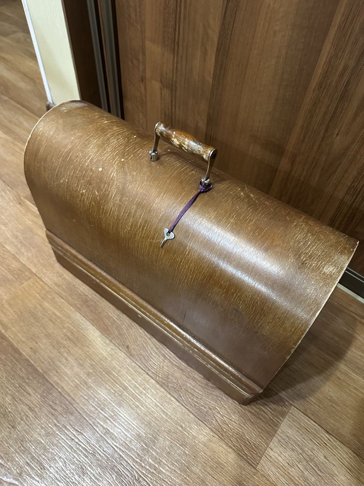 Продам машинку швейную ручную