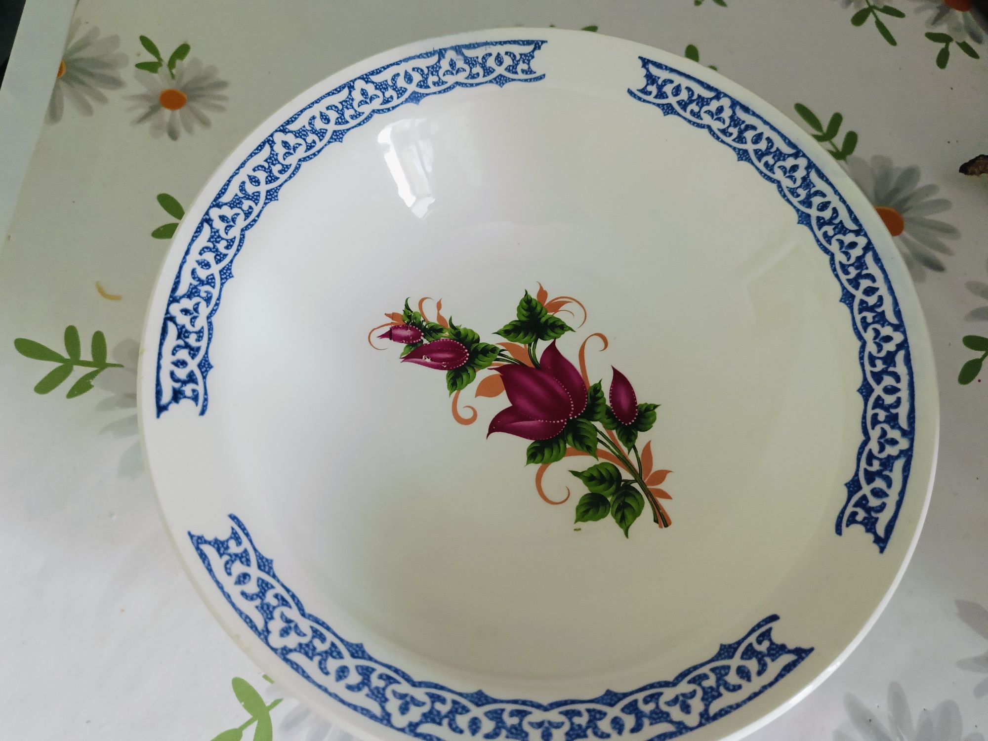 Продам тарелки суповые и плоские