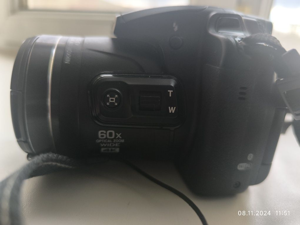 Nikon B 700.с оптическим Зумом.