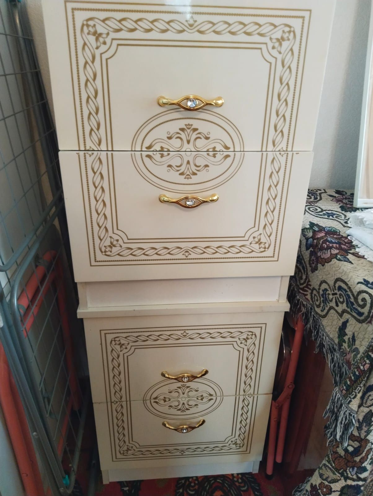 Продам кровать с тумбочками