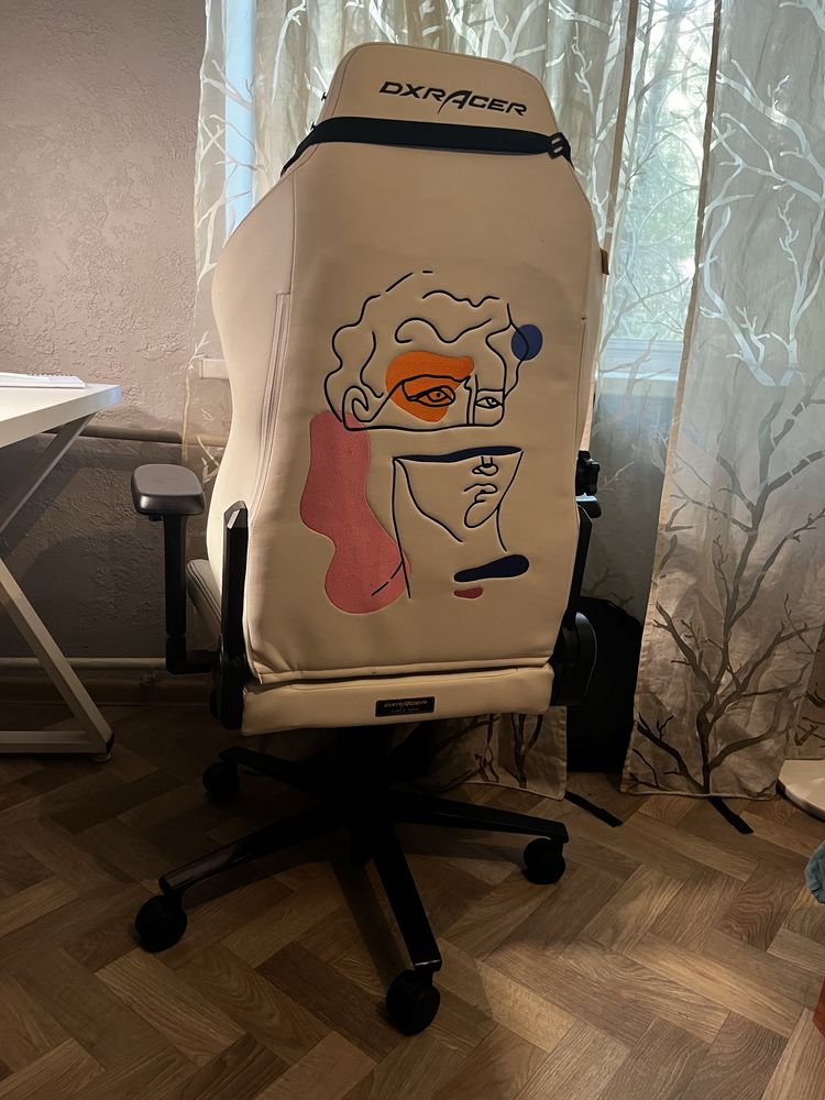 Игровое кресло DXRacer CRA-001-W-H1-C12 Craft Thinker
