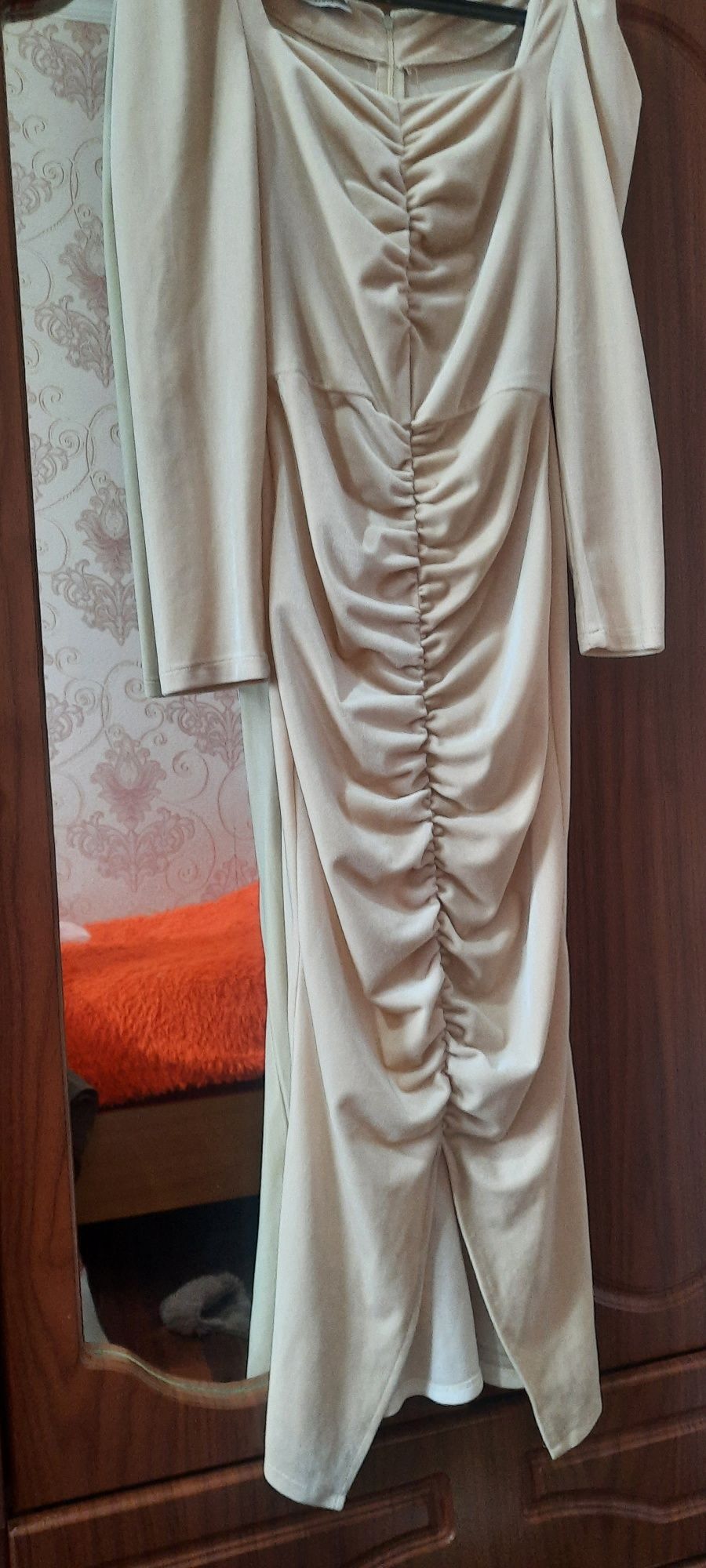 Продам платье красивое