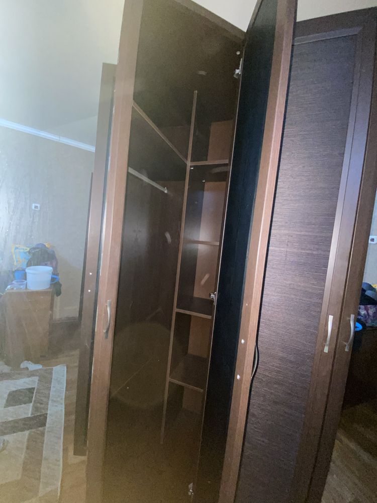 Продам угловлй шкаф, большой, глубокий