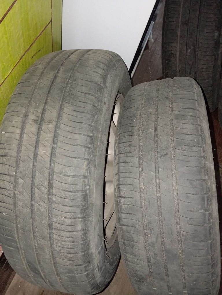Продам резину летние с литыми дисками.195. 65. R15.