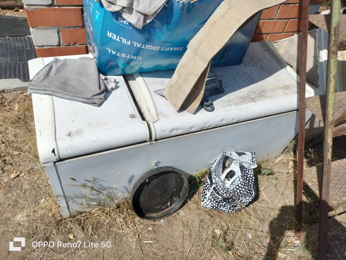Холодильники отдам 3 шт бесплатно