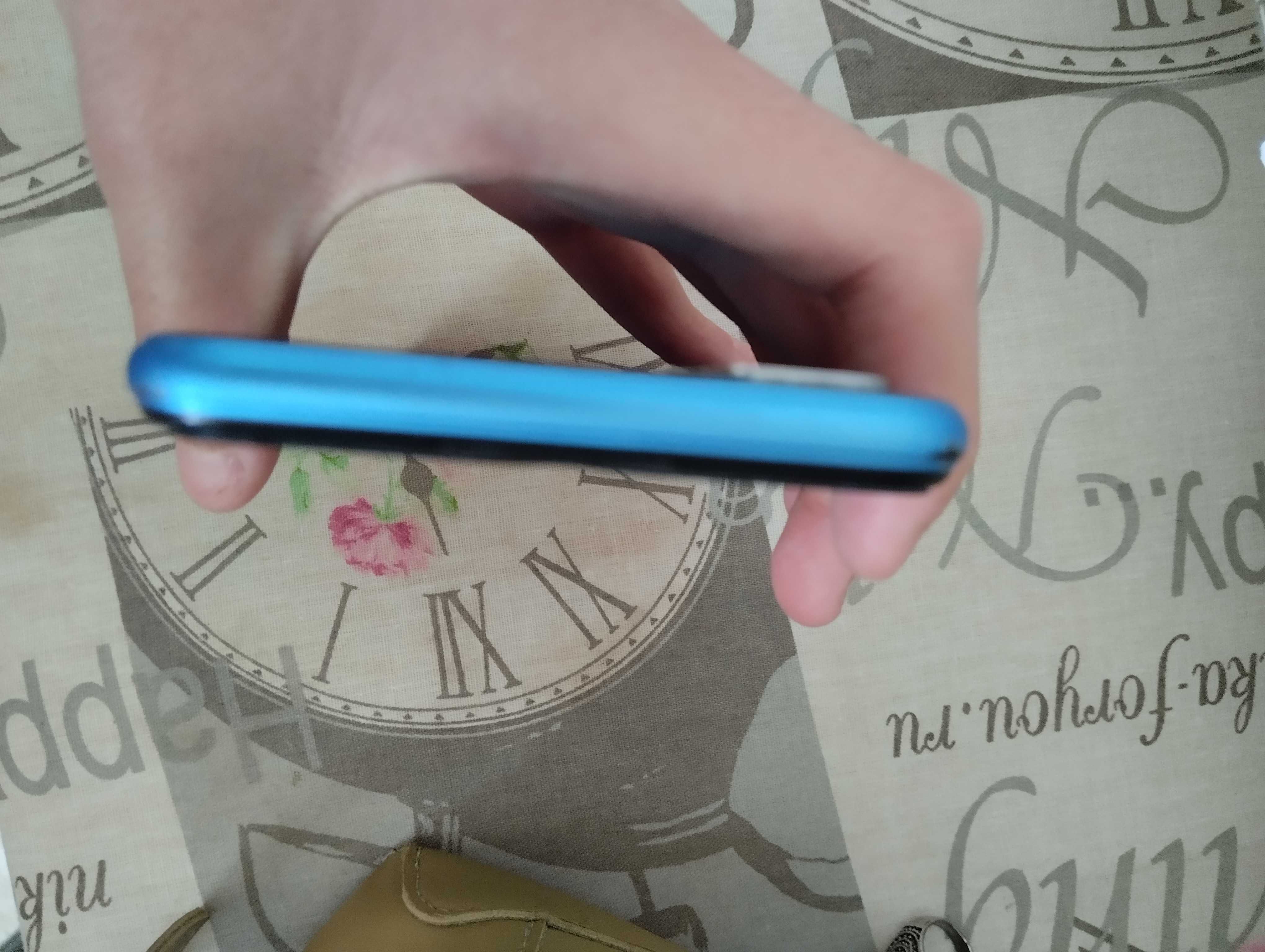Vivo Y20 в комплекте 2 шнура,нушник,Чехол Сам телефон