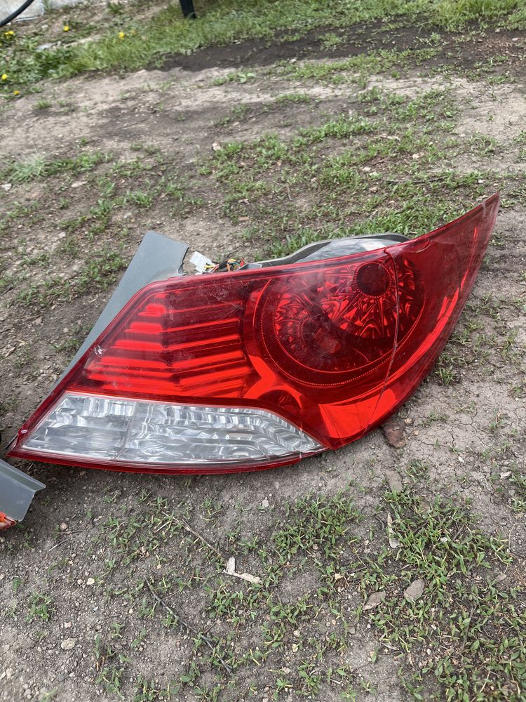 Задние фары Hyundai Accent.