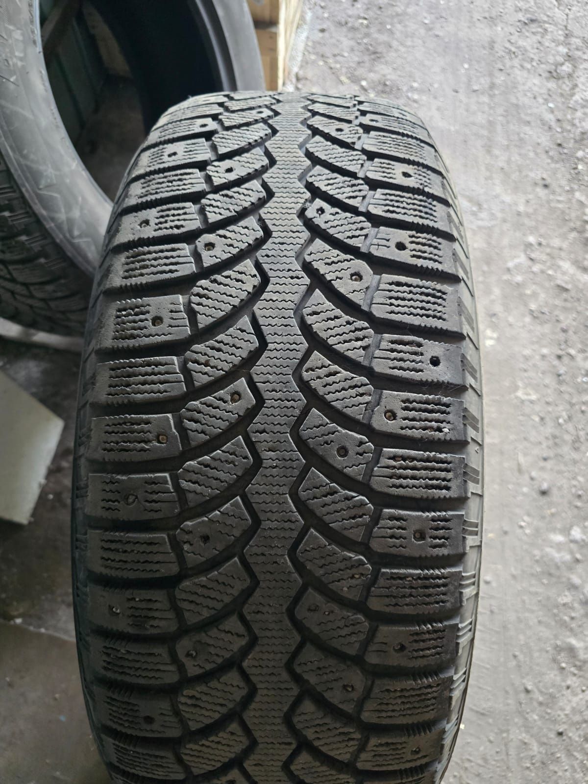 Продам зимние резину 265/65/17