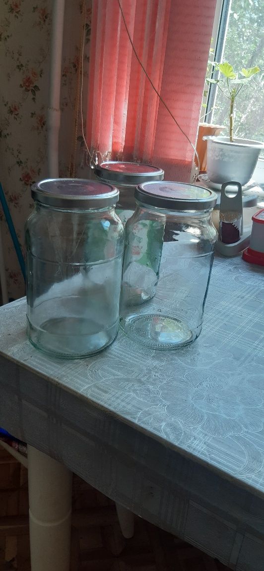 Продам банки, 1,0 литр с крышкой