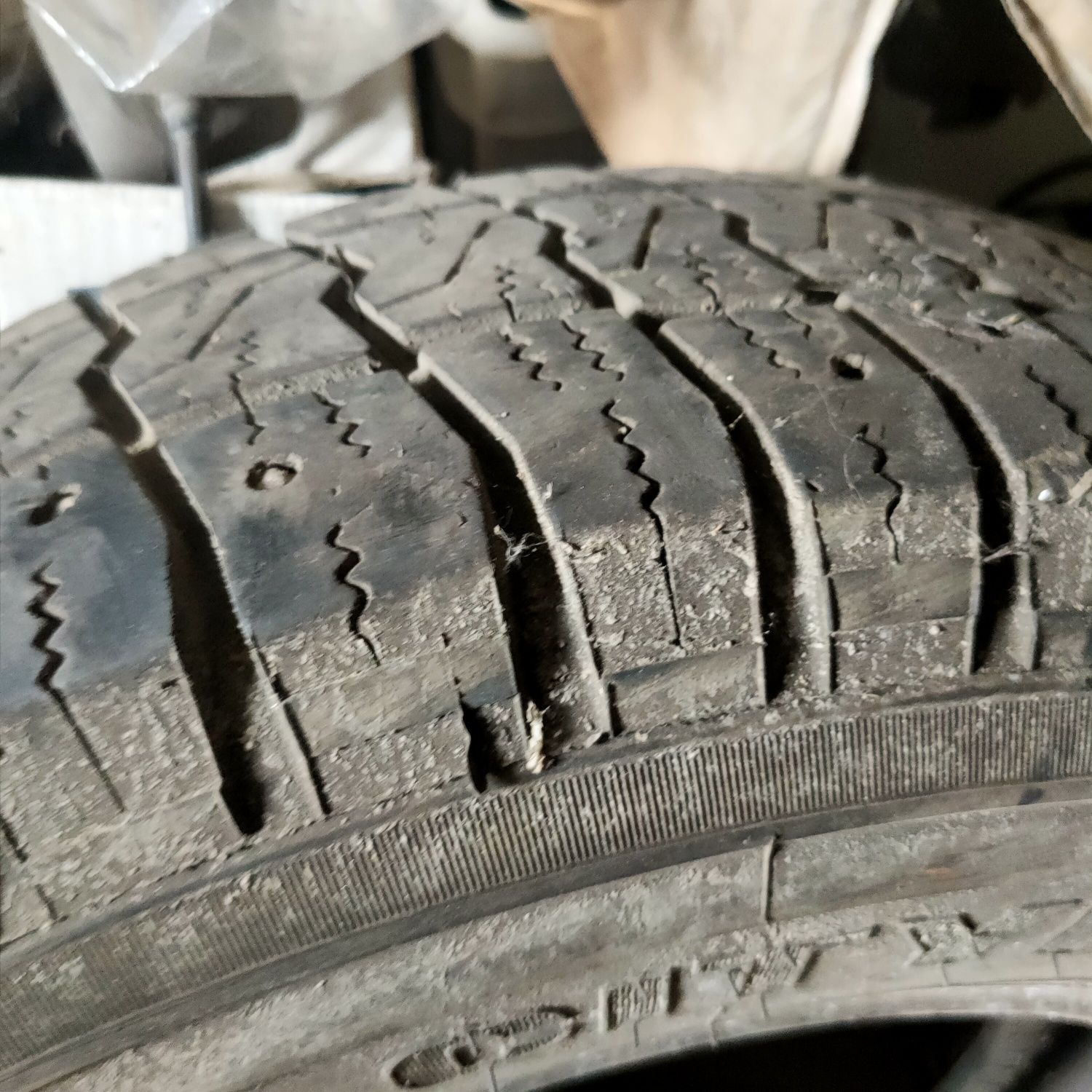 Продам резину  PIRELLI
