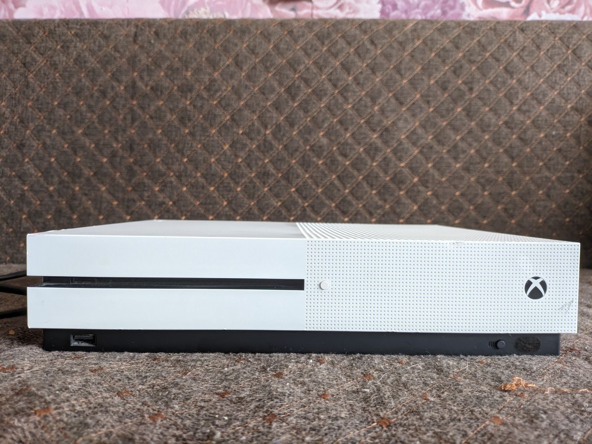 Продам приставку xbox one s 1Тб.
50.000.