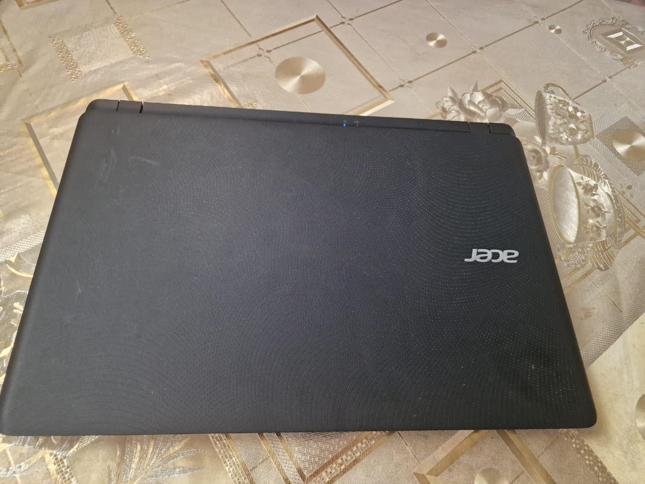 Продам современный 4х ядерный ноутбук acer сумка мышка в подарок