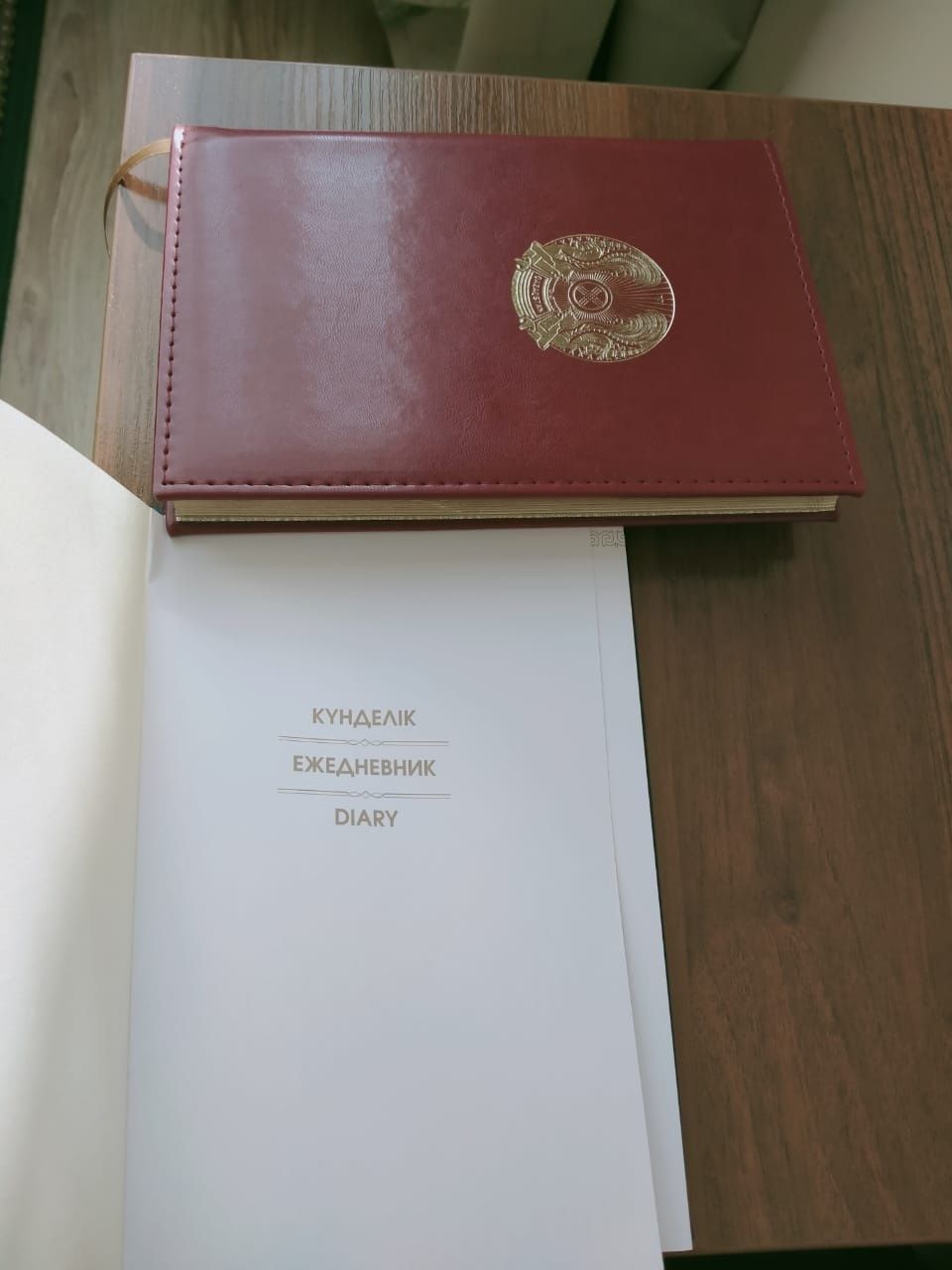 Продам кожаный очень качественный вип экземплярз