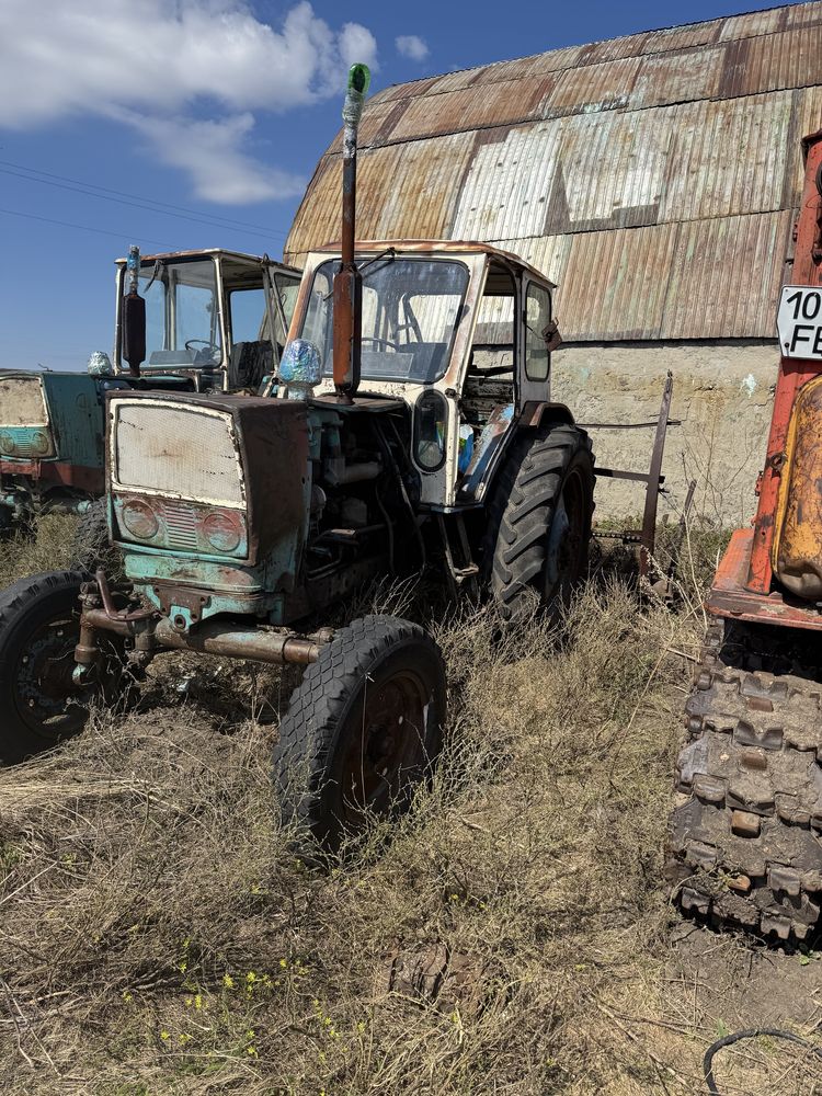 Продам 2 трактора ЮМЗ-6  в рабочем состоянии