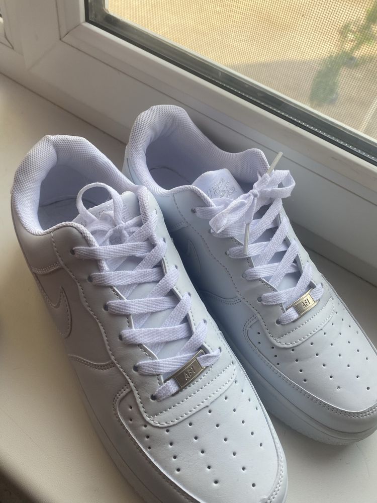 Продам кроссовки Nike