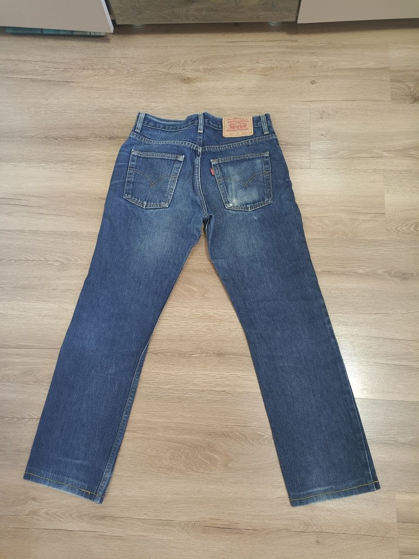 Стильные фирменные джинсы Levi's