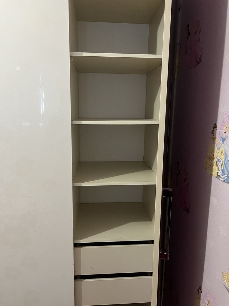 Продается шифоньер и кровать для детской.