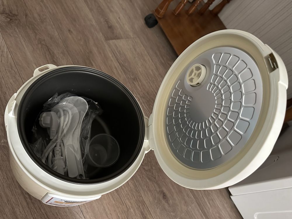 Продам новую мультиварку Polaris PMC 0507d kitchen
