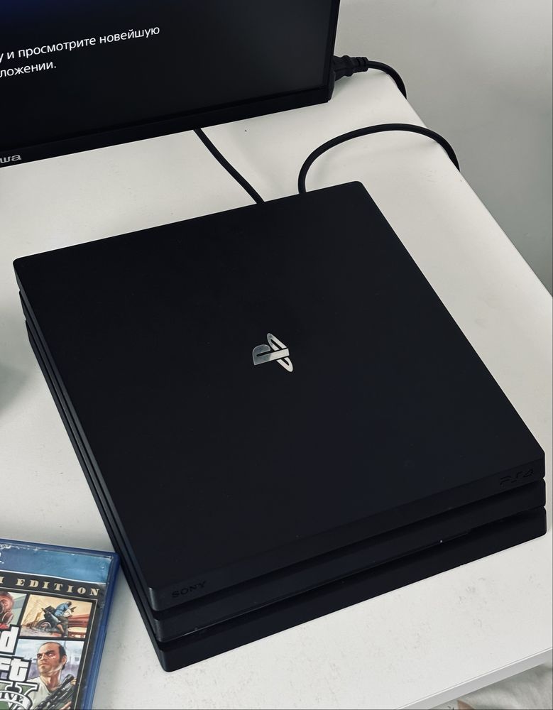 PlayStation 4 PRO В отличном состоянии