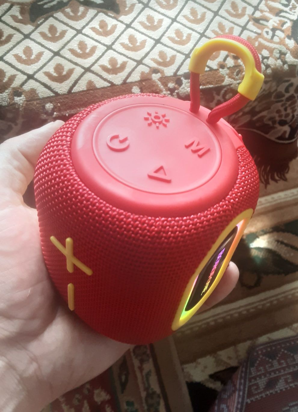 Продам блютуз колонку