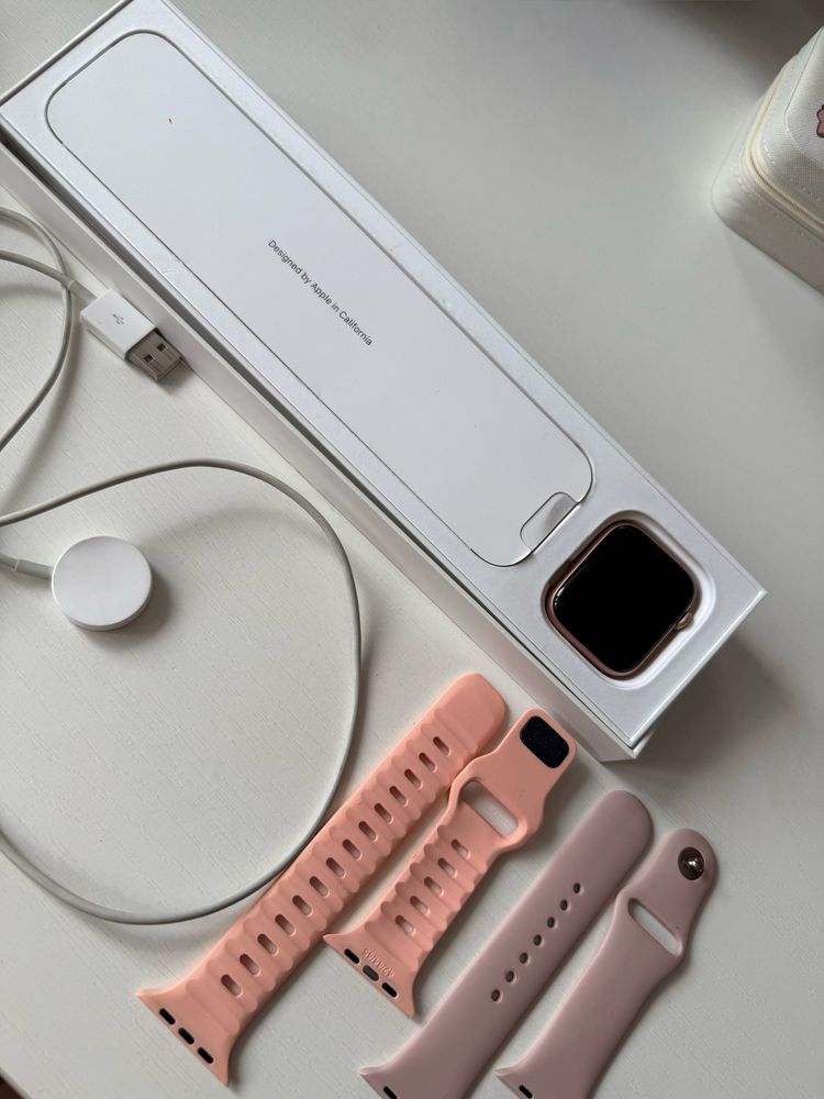 Apple Watch 6 (44 мм) полный комплект, подарок ремешок