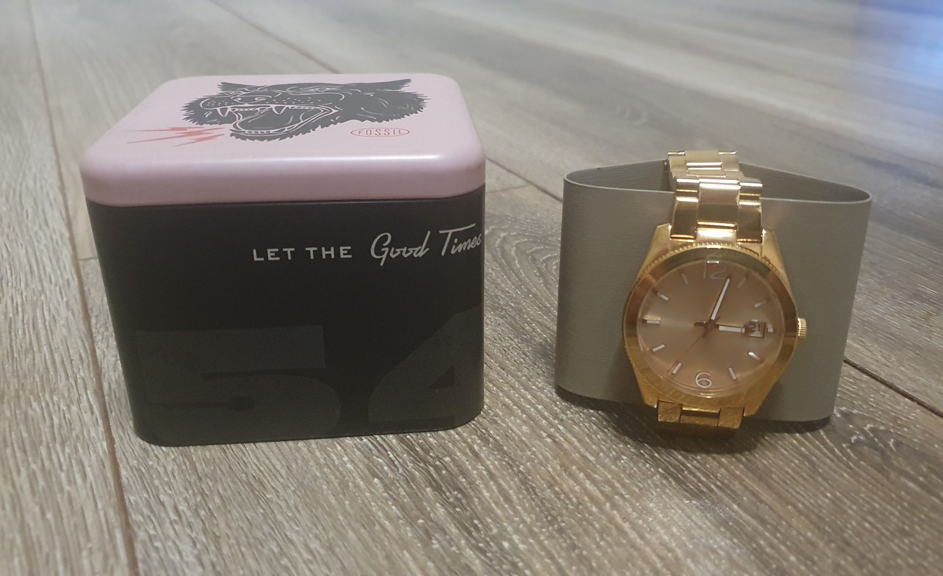 Женские часы Fossil