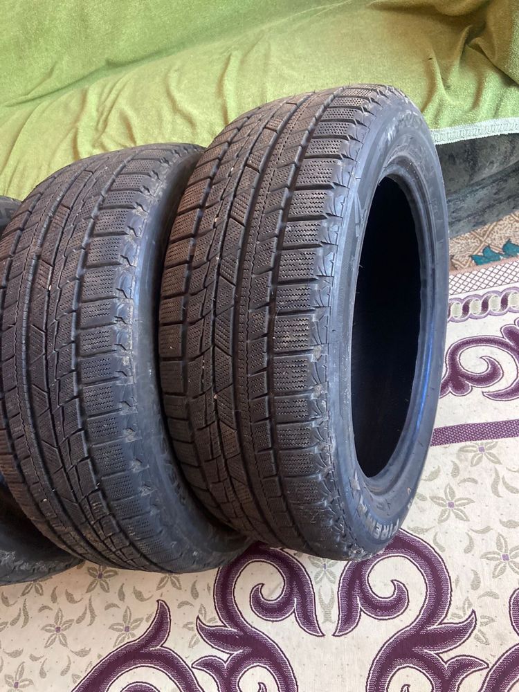 Зимнный шина R17 215/55 хорошом состояние есть торг в таразе срочно