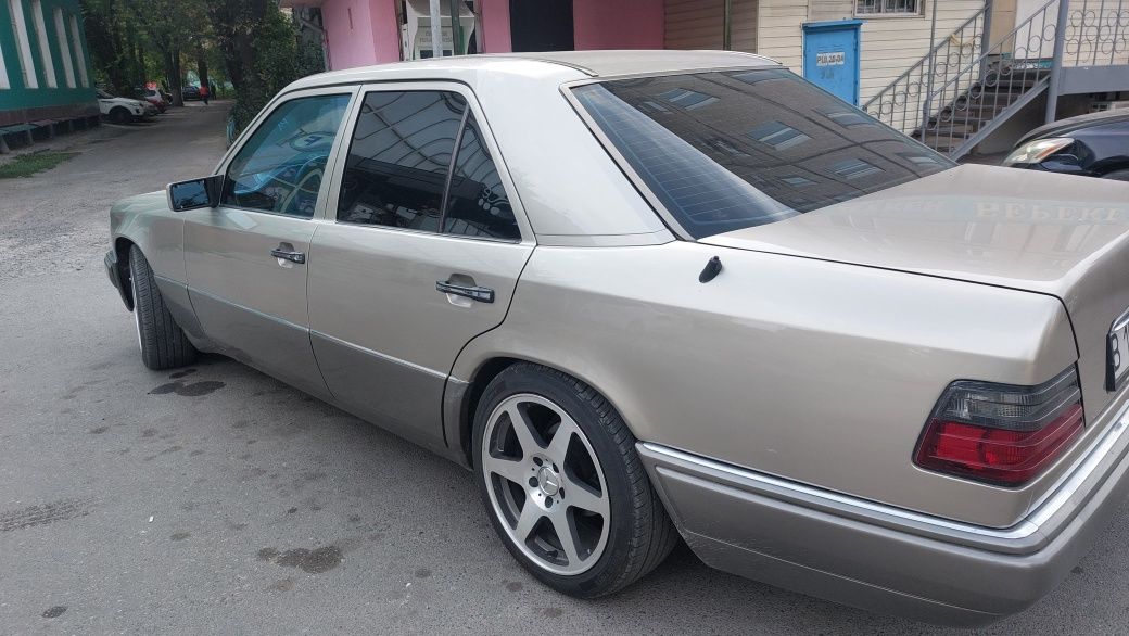 Мерседес Е класс.