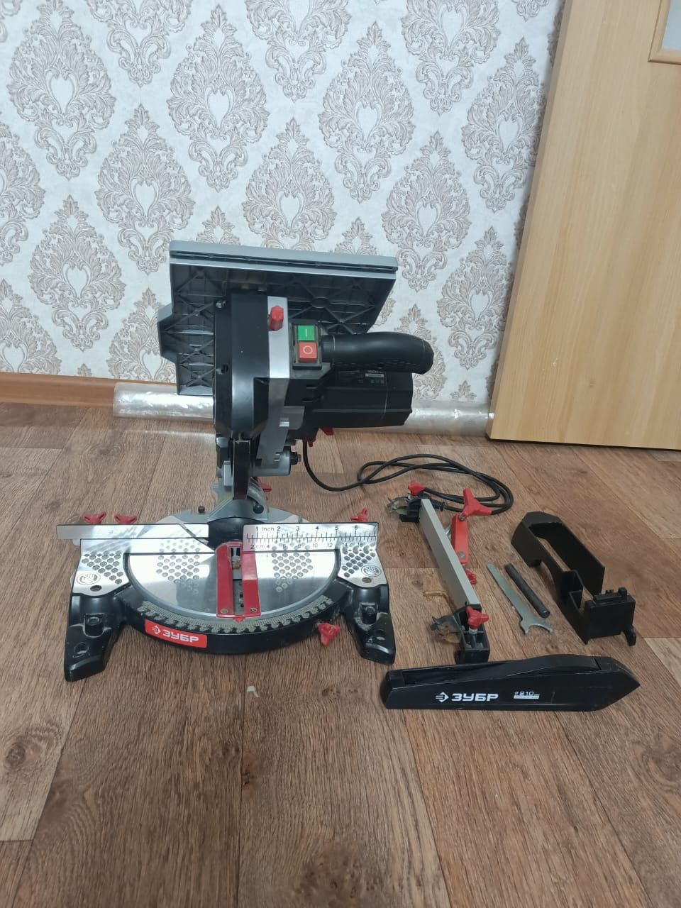Продаётся пила торцовочная