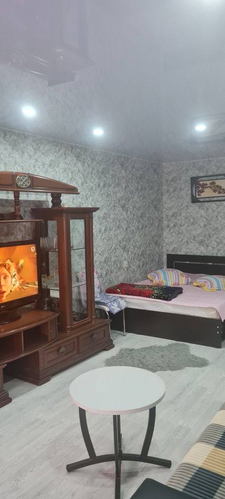 Сдаю по часам  по суткам 1кв . 1ком. Квартиру