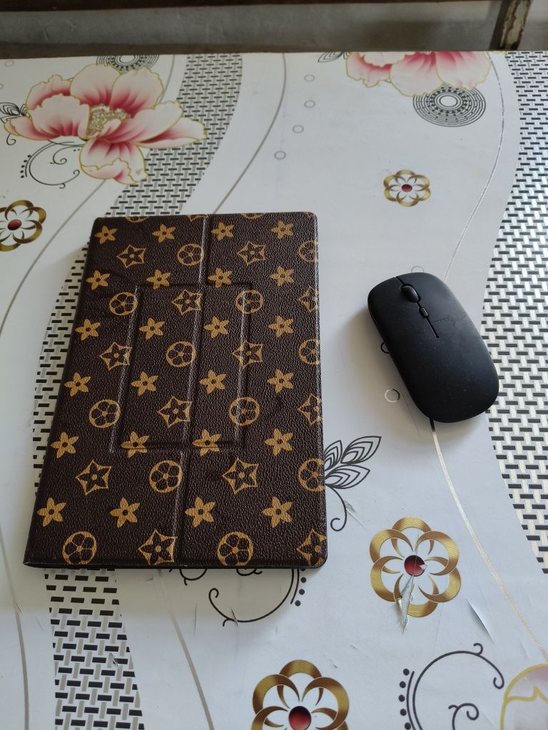 Продам планшет Umiio