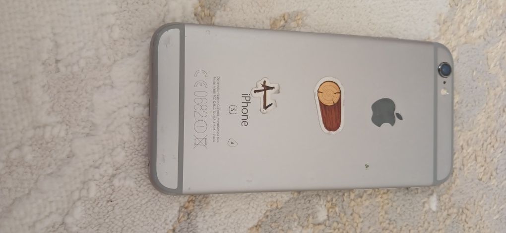 Самсунг галакси а8  Айфон 6s