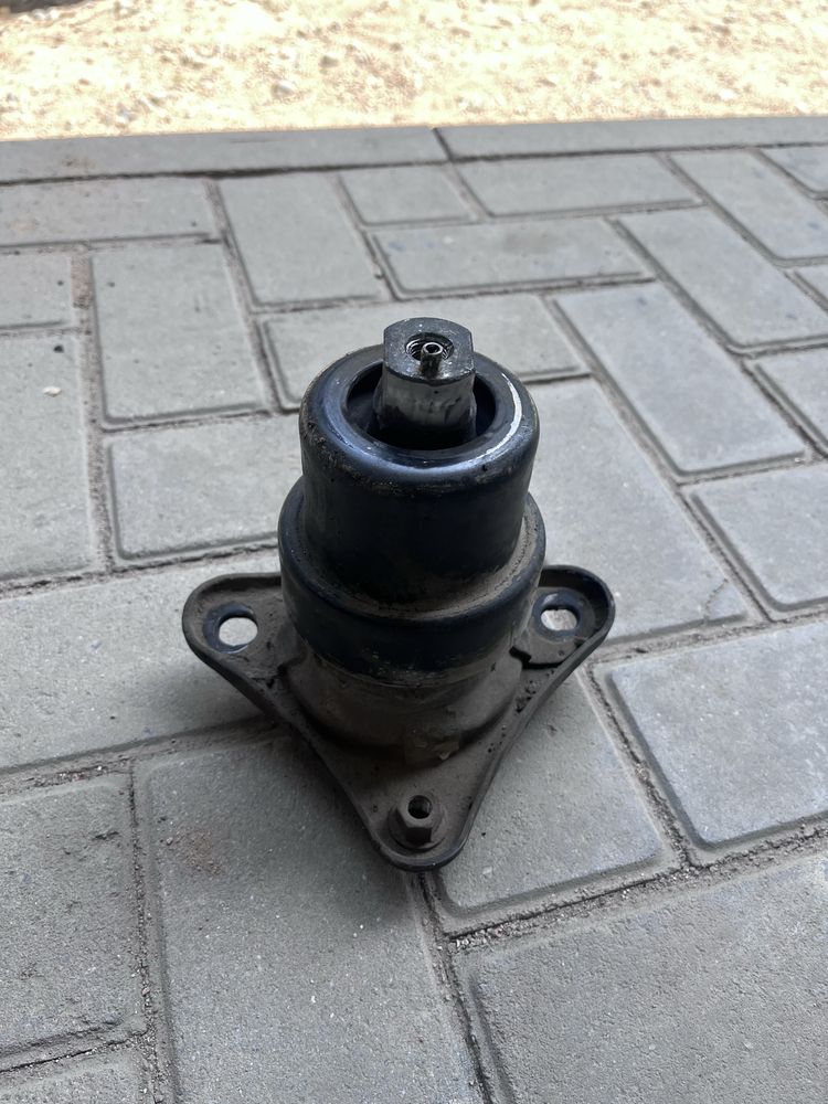Продам подушку двигателя от Камри 2.2