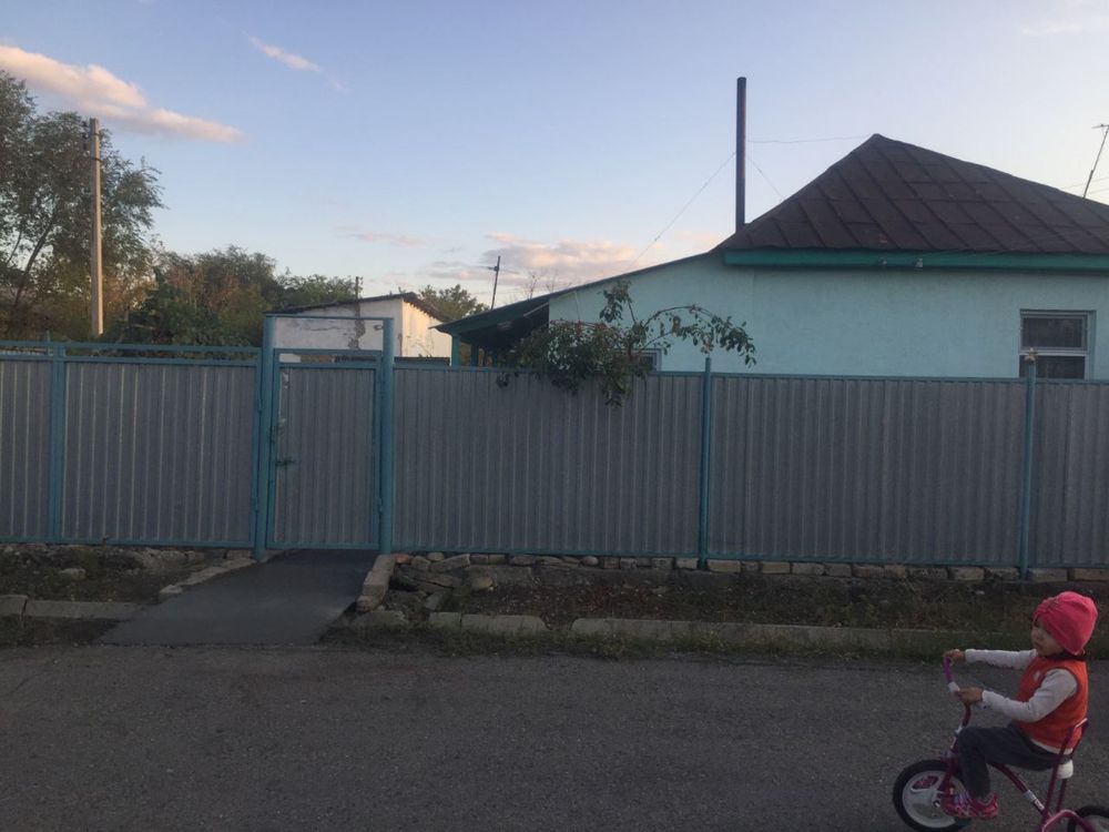 Продам Дом 12 соток земли 100кв.метров