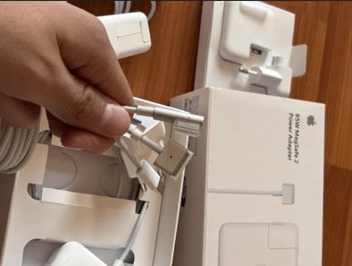 - от MacBook 85W - зарядка, блок питания, щнур макбука