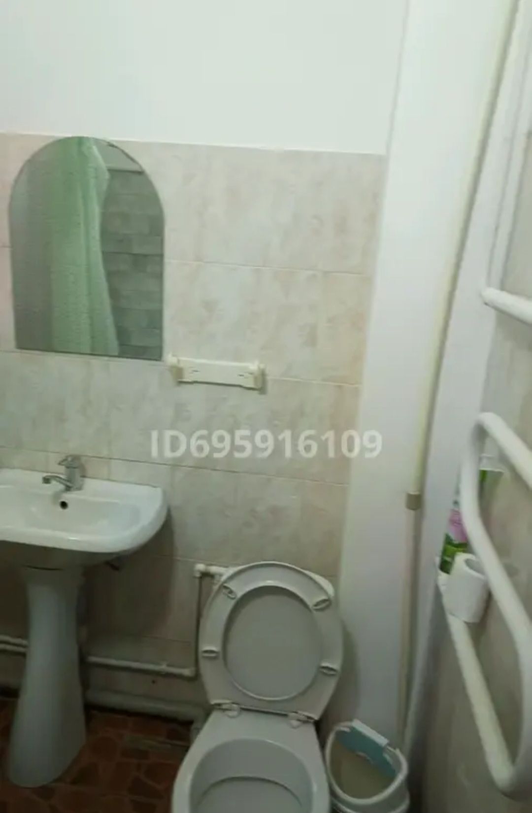 Продам квартиру в бывшем общежитии на пр.Абылайхана
